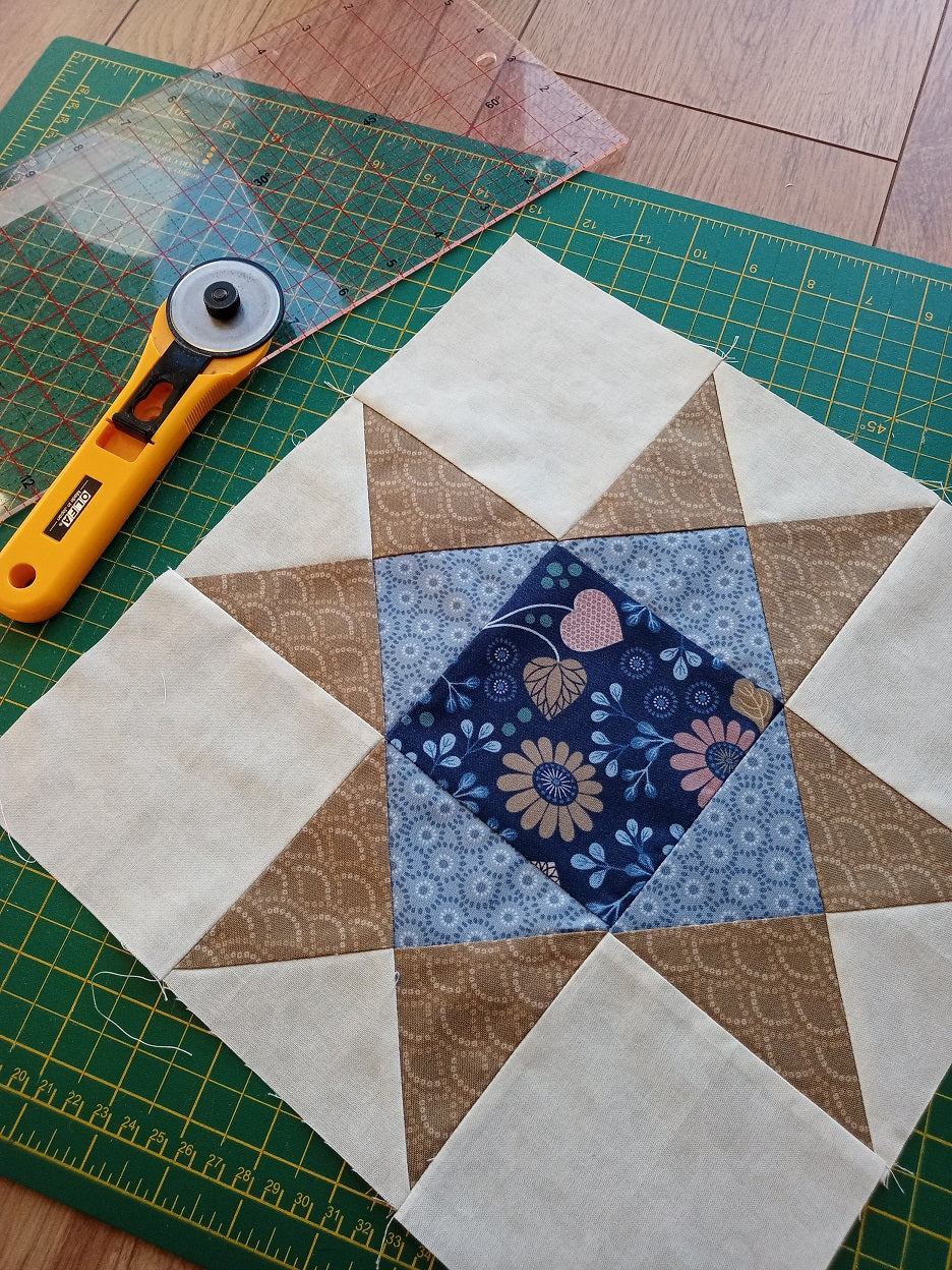 The Patchwork and Quilting Club - Block 7 by Harley (@thatcraftydafty)